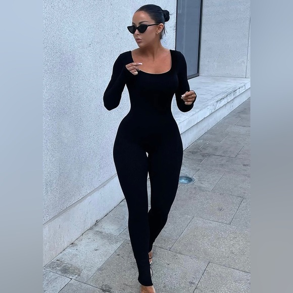 Baesic Jumpsuit— black - Picture 1 of 6